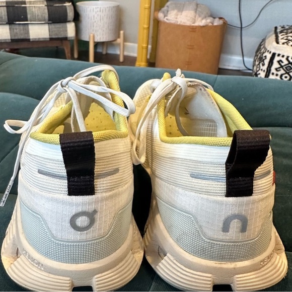 “On Cloud” Women’s 10.5 - Picture 3 of 6